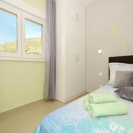 Sunshine - Three Bedroom With Balcony Apartamento Trogir