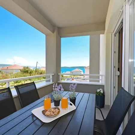Sunshine - Three Bedroom With Balcony Trogir